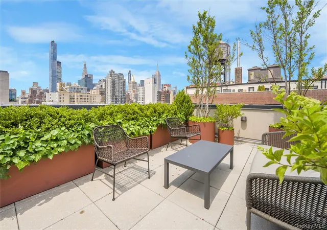 2nd image of 250 E 21St St, New York, NY 10010