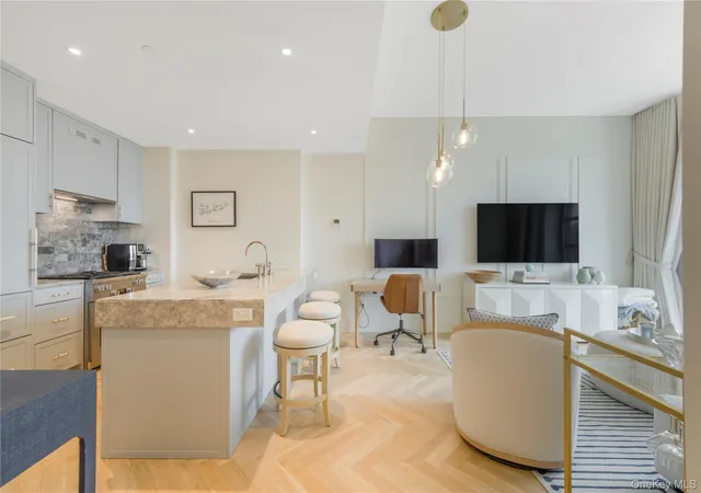 4th image of 250 E 21St St, New York, NY 10010