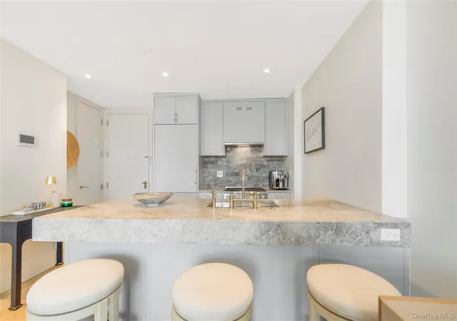 5th image of 250 E 21St St, New York, NY 10010
