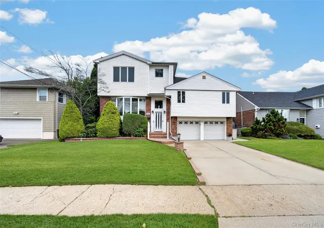 Photo 2 of Single family home for sale at 395 Bunker Dr, Hempstead, NY 11572 | MLS# 1040373 | Listing updated on 2026-10-06