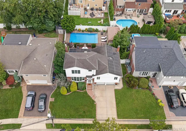 Photo 3 of Single family home for sale at 395 Bunker Dr, Hempstead, NY 11572 | MLS# 1040373 | Listing updated on 2026-10-06