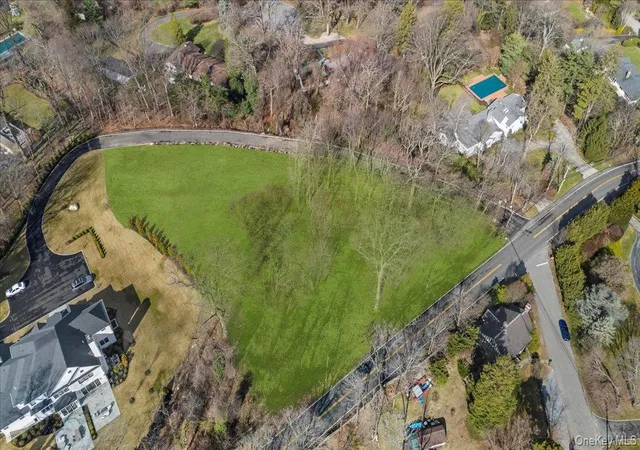 5th image of 36 Cow Neck Rd, North Hempstead, NY 11050 | MLS# 1040387