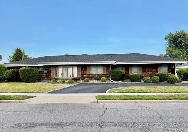 Photo 1 of Single family home for sale at 89 Bruce Ave, Oyster Bay, NY 11801 | MLS# 1040390 | Listing updated on 2026-08-22