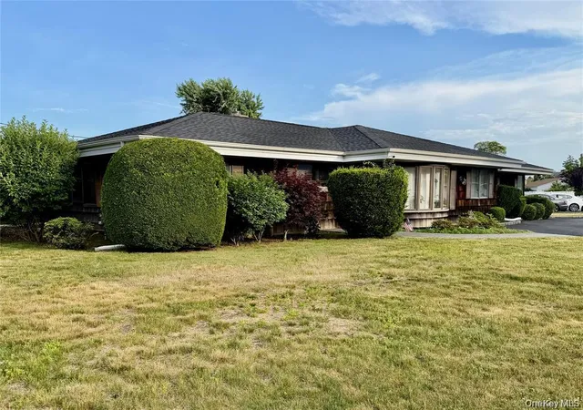 Photo 2 of Single family home for sale at 89 Bruce Ave, Oyster Bay, NY 11801 | MLS# 1040390 | Listing updated on 2026-08-22