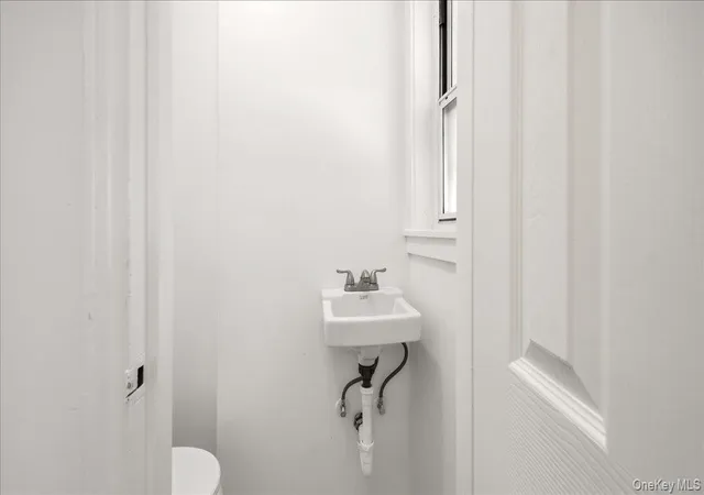 Photo 4 of Single family home for sale at 3337 Gunther Ave, New York, NY 10469 | MLS# 1040393 | Listing updated on 2026-10-06