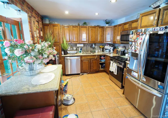 Listing Photo 4 - Condo for sale in building located at 10343 Woodhaven Blvd, New York, NY 11417