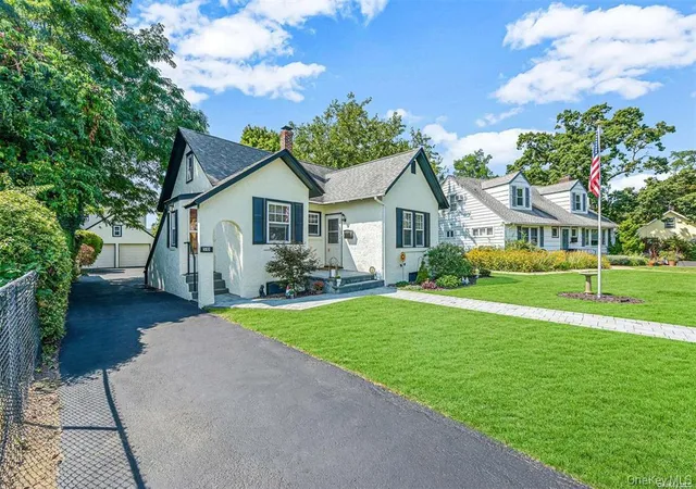 2nd image of 510 Secatogue Ave, Babylon, NY 11735 | MLS# 1040415