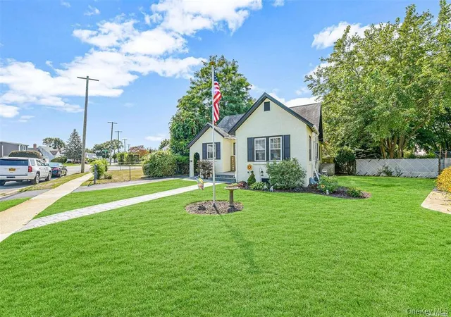 Photo 2 of Single family home for sale at 510 Secatogue Ave, Babylon, NY 11735 | MLS# 1040415 | Listing updated on 2026-09-06