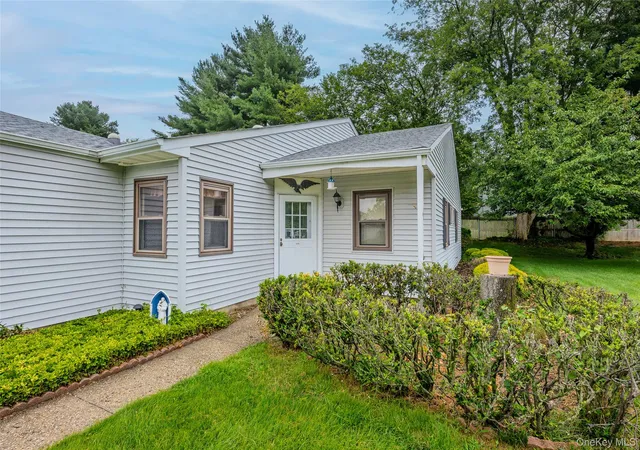 3rd image of 118 Knolls Dr, Brookhaven, NY 11790 | MLS# 1040423
