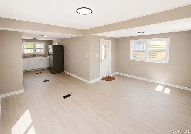 3rd image of 16 Jennifer Ct, Poughkeepsie (town), NY 12601 | MLS# 1040424
