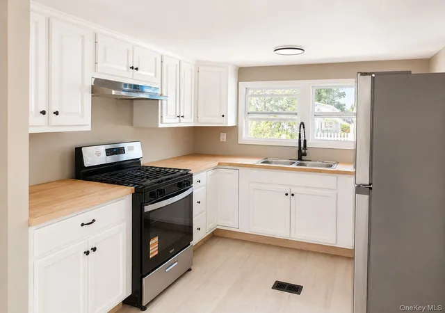 5th image of 16 Jennifer Ct, Poughkeepsie (town), NY 12601 | MLS# 1040424