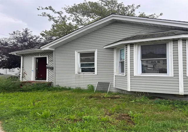 Photo 2 of Single family home for sale at 301 Seagirt Ave, New York, NY 11691 | MLS# 1040430 | Listing updated on 2026-09-02