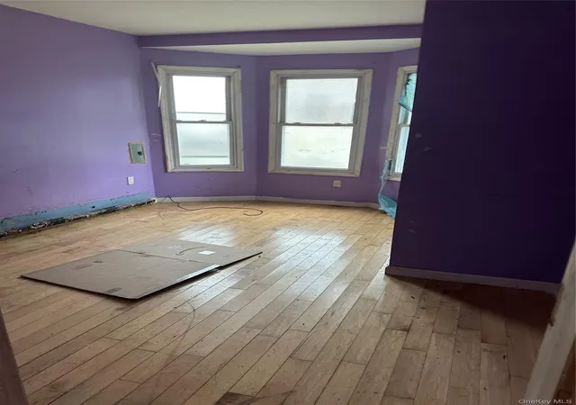 Photo 3 of Single family home for sale at 301 Seagirt Ave, New York, NY 11691 | MLS# 1040430 | Listing updated on 2026-09-02