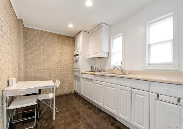 Listing Photo 5 - Condo for sale in building located at 211 Bch 16th St, New York, NY 11691