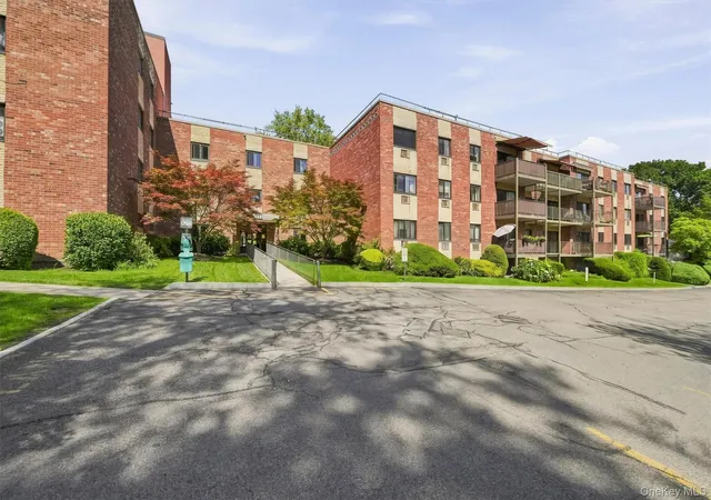 Photo 3 of Condo for sale at 115 Dehaven Dr #305, Yonkers, NY 10703 | MLS# 1040455 | Listing updated on 2026-08-31