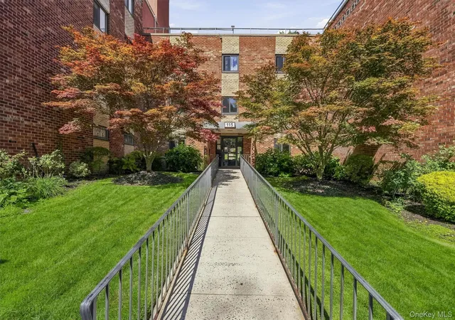 Photo 4 of Condo for sale at 115 Dehaven Dr #305, Yonkers, NY 10703 | MLS# 1040455 | Listing updated on 2026-08-31
