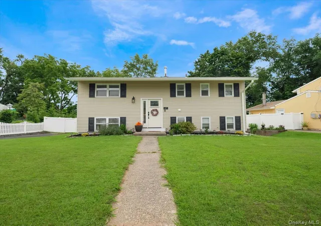Photo 3 of Sale Pending at 47 Chestnut Oval, Orangetown, NY 10962 | MLS# 1040463 | Listing updated on 2026-09-30