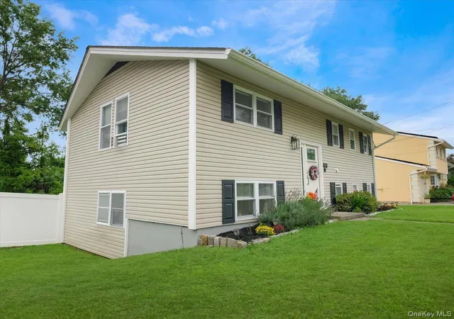 Photo 3 of Sale Pending at 47 Chestnut Oval, Orangetown, NY 10962 | MLS# 1040463 | Listing updated on 2026-09-30