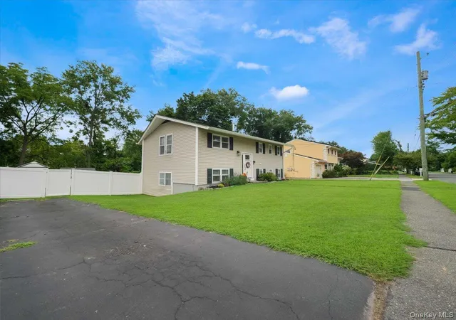 Photo 4 of Sale Pending at 47 Chestnut Oval, Orangetown, NY 10962 | MLS# 1040463 | Listing updated on 2026-09-30