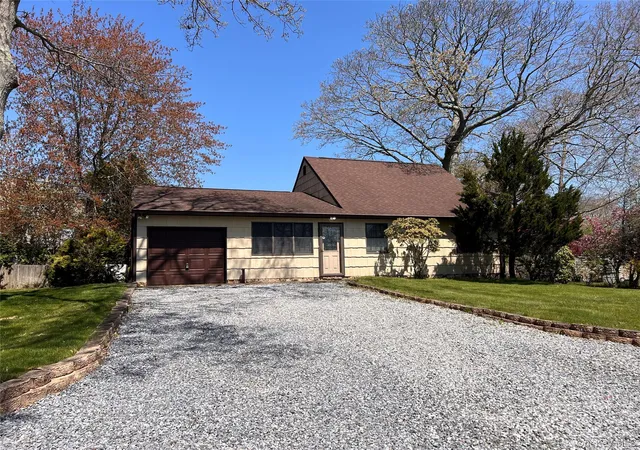 Photo 20 of Single family home for sale at 27 W Tiana Rd #A, Southampton, NY 11946 | MLS# 1040542 | Listing updated on 2026-08-20