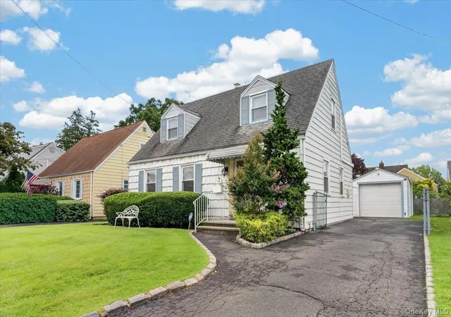 Photo 3 of Single family home for sale at 14 Ivy Pl, Hempstead, NY 11581 | MLS# 1040553 | Listing updated on 2026-10-04