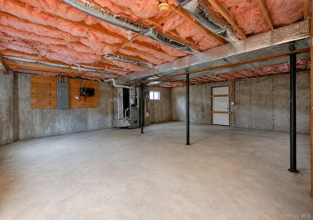 Photo 32 of Sale Pending at 171 Elm Dr, Islip, NY 11706 | MLS# 1040564 | Listing updated on 2026-10-02