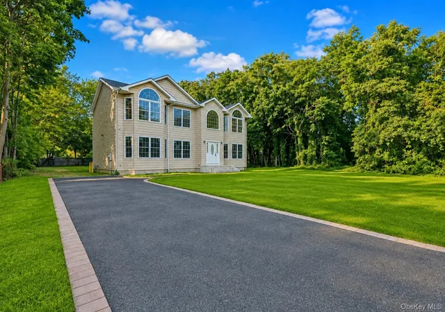 Photo 2 of Single family home for sale at 171 Elm Dr, Islip, NY 11706 | MLS# 1040564 | Listing updated on 2026-08-27