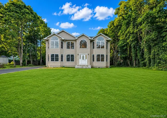 Photo 1 of Single family home for sale at 171 Elm Dr, Islip, NY 11706 | MLS# 1040564 | Listing updated on 2026-08-27