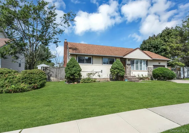 Photo 2 of Sale Pending at 581 Plainview Rd, Oyster Bay, NY 11803 | MLS# 1040573 | Listing updated on 2026-08-29