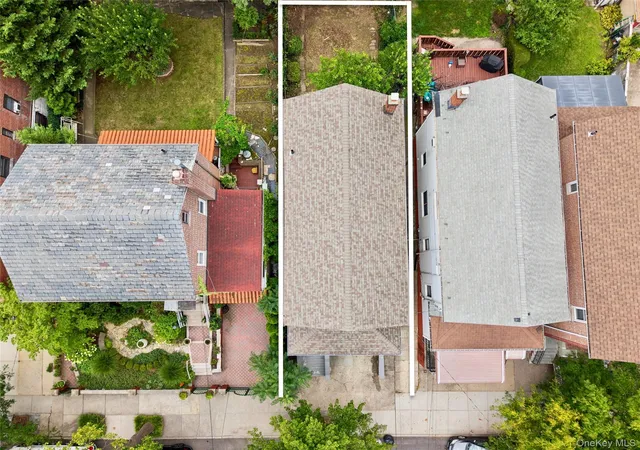 Photo 3 of Single family home for sale at 1631 Paulding Ave, New York, NY 10462 | MLS# 1040604 | Listing updated on 2026-08-26