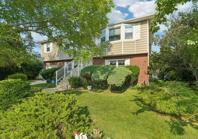 Photo 3 of Sale Pending at 8 Laurel Ln, Hempstead, NY 11756 | MLS# 1040610 | Listing updated on 2026-08-29