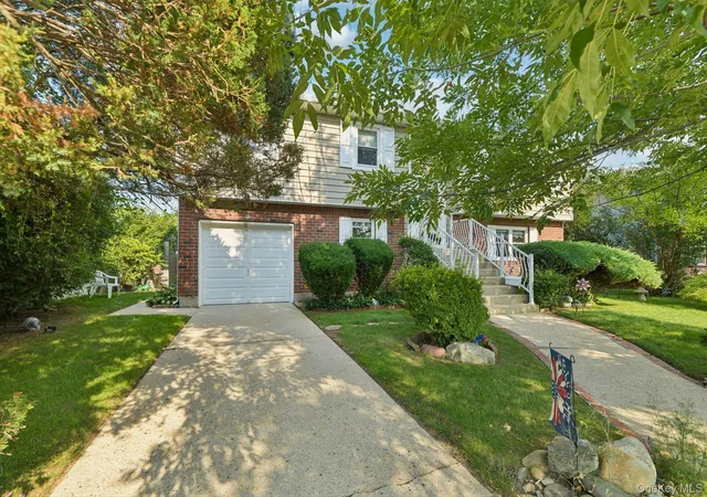 Photo 3 of Sale Pending at 8 Laurel Ln, Hempstead, NY 11756 | MLS# 1040610 | Listing updated on 2026-08-29