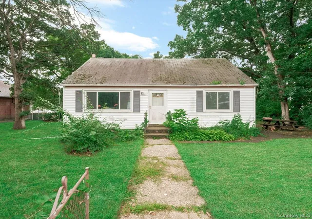 Photo 1 of Sale Pending at 130 Lemon St, Islip, NY 11722 | MLS# 1040626 | Listing updated on 2026-08-31