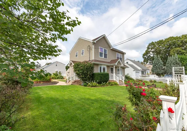 Photo 2 of Single family home for sale at 305 S Strong Ave, Babylon, NY 11726 | MLS# 1040630 | Listing updated on 2026-09-29