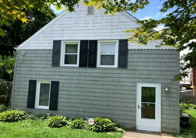 Photo 1 of Single family home for sale at 6 Cross Rd, Oyster Bay, NY 11709 | MLS# 1040651 | Listing updated on 2026-09-08