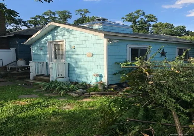 Photo 11 of Single family home for sale at 6 Cross Rd, Oyster Bay, NY 11709 | MLS# 1040651 | Listing updated on 2026-09-08