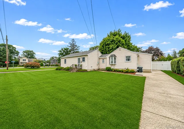 Photo 3 of Single family home for sale at 21 Cherokee Dr, Islip, NY 11706 | MLS# 1040654 | Listing updated on 2026-08-23