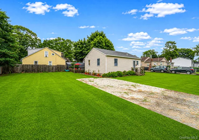Photo 3 of Sale Pending at 21 Cherokee Dr, Islip, NY 11706 | MLS# 1040654 | Listing updated on 2026-10-02