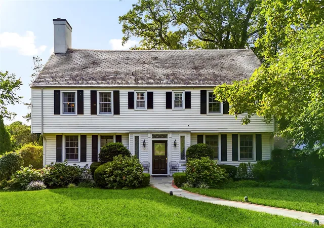 Single family home for sale at 132 Overlook Rd, New Rochelle, NY 10804 | MLS# 1040668