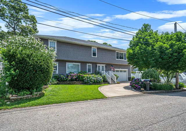 Photo 3 of Sale Pending at 11 Elm St, Brookhaven, NY 11779 | MLS# 1040678 | Listing updated on 2026-10-29