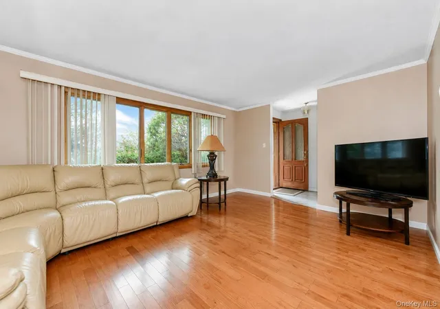 Photo 4 of Single family home for sale at 312 W Waukena Ave, Hempstead, NY 11572 | MLS# 1040700 | Listing updated on 2026-08-20