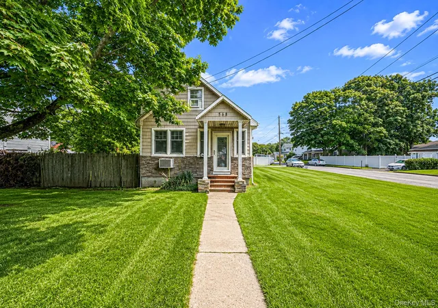 Photo 1 of Single family home for sale at 568 N Wellwood Ave, Babylon, NY 11757 | MLS# 1040710 | Listing updated on 2026-09-19