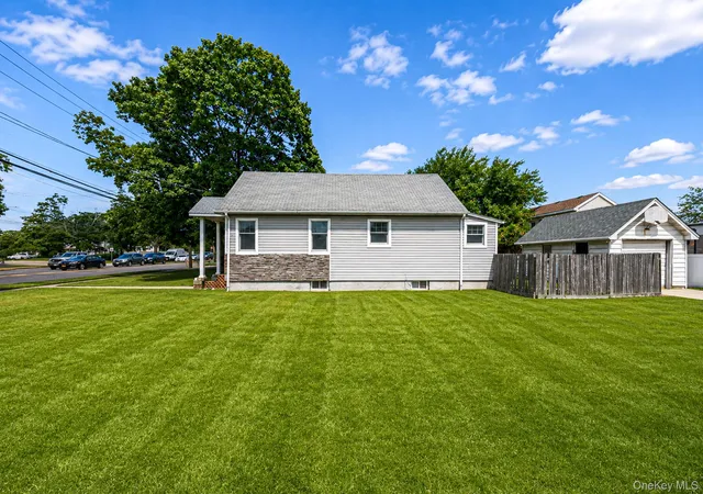 Photo 3 of Sale Pending at 568 N Wellwood Ave, Babylon, NY 11757 | MLS# 1040710 | Listing updated on 2026-10-02