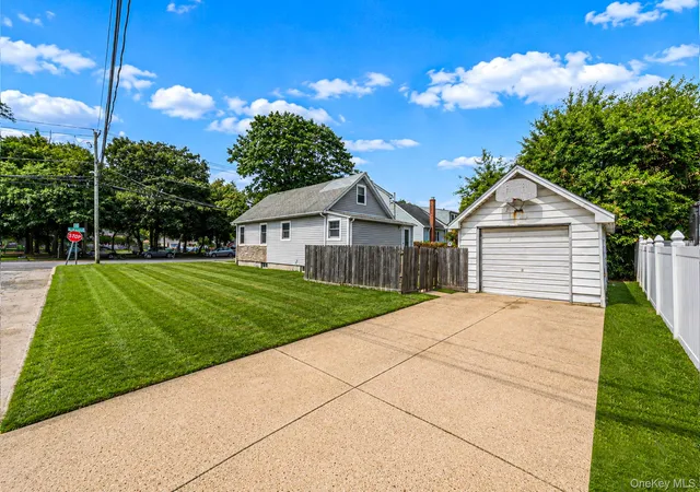 Photo 4 of Sale Pending at 568 N Wellwood Ave, Babylon, NY 11757 | MLS# 1040710 | Listing updated on 2026-10-02