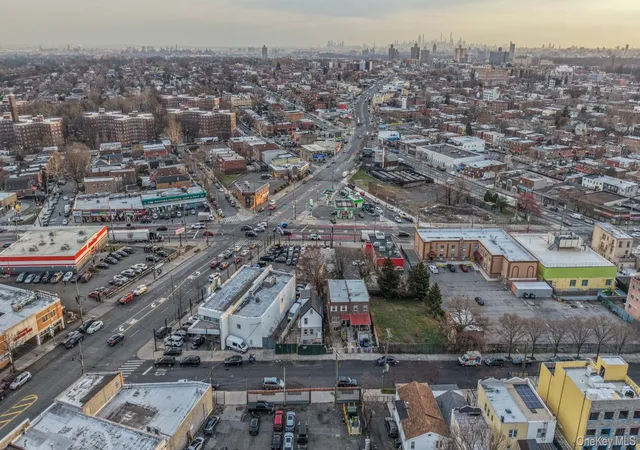 29th image of 1148 E 211th St, New York, NY 10469 | MLS# 1040741