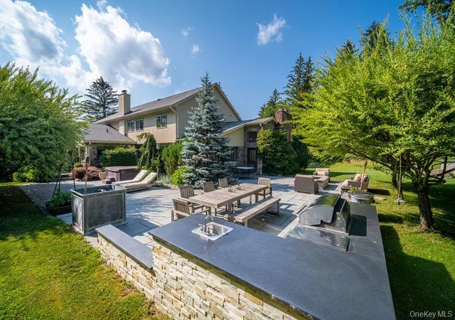 Photo 3 of Single family home for sale at 237 Mineral Springs Rd, Woodbury, NY 10930 | MLS# 1040759 | Listing updated on 2026-08-20
