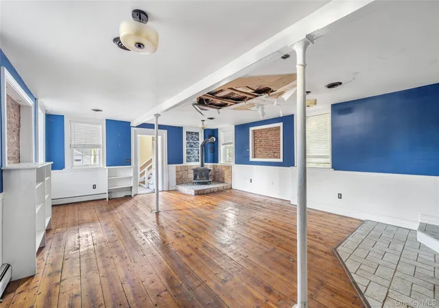 Photo 4 of Single family home for sale at 697 S Mountain Rd, Clarkstown, NY 10956 | MLS# 1040761 | Listing updated on 2026-09-03