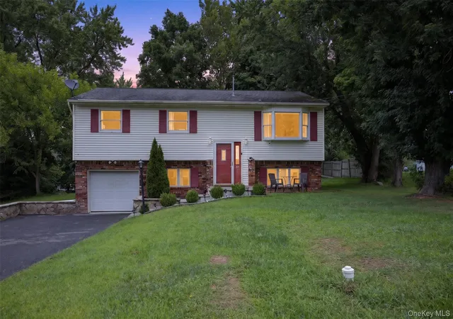 2nd image of 32 Surrey Rd, Chester Town, NY 10918 | MLS# 1040785