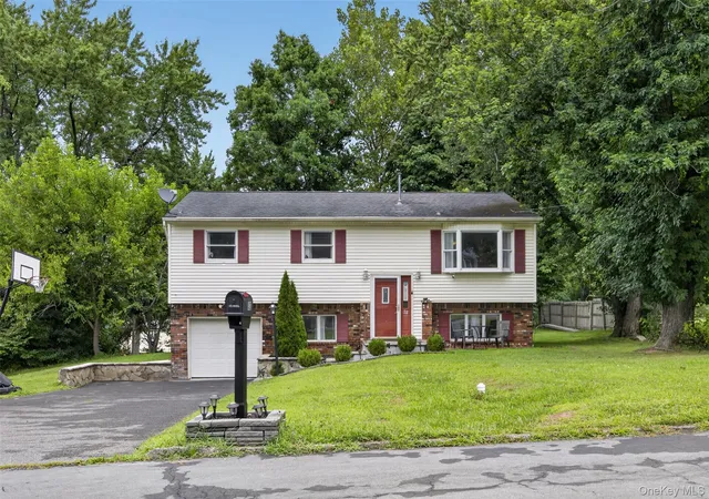 Photo 3 of Single family home for sale at 32 Surrey Rd, Chester Town, NY 10918 | MLS# 1040785 | Listing updated on 2026-09-17