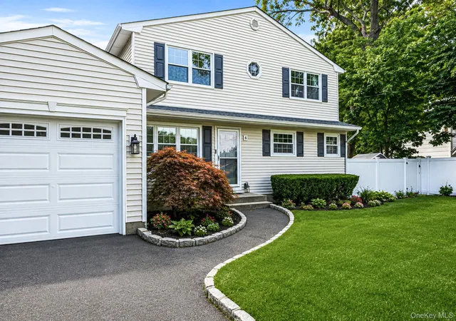 Photo 3 of Sale Pending at 86 Creighton Ave, Brookhaven, NY 11779 | MLS# 1040788 | Listing updated on 2026-09-06